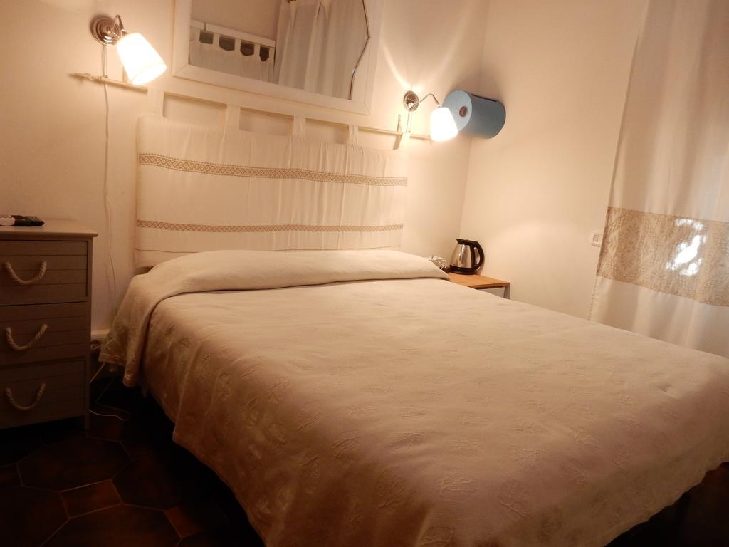 Bed & Breakfast Yin & Yang San Pantaleo Exterior foto